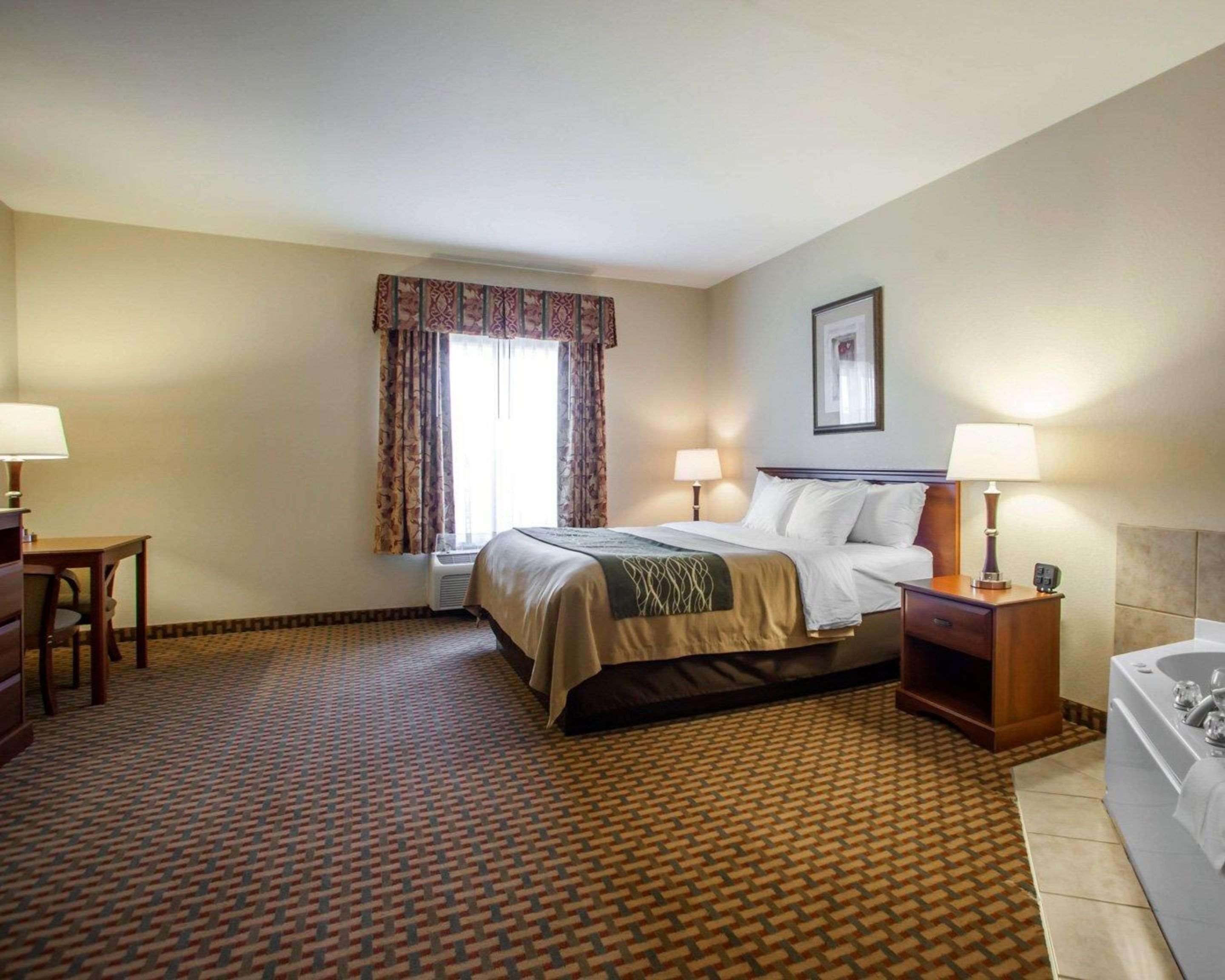 Comfort Inn & Suites Harrisonville Екстериор снимка