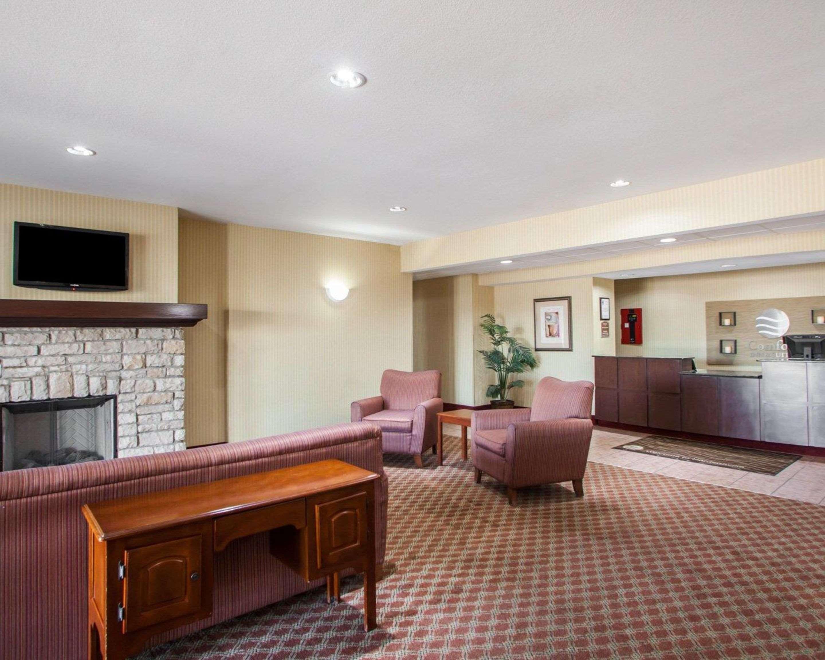 Comfort Inn & Suites Harrisonville Екстериор снимка