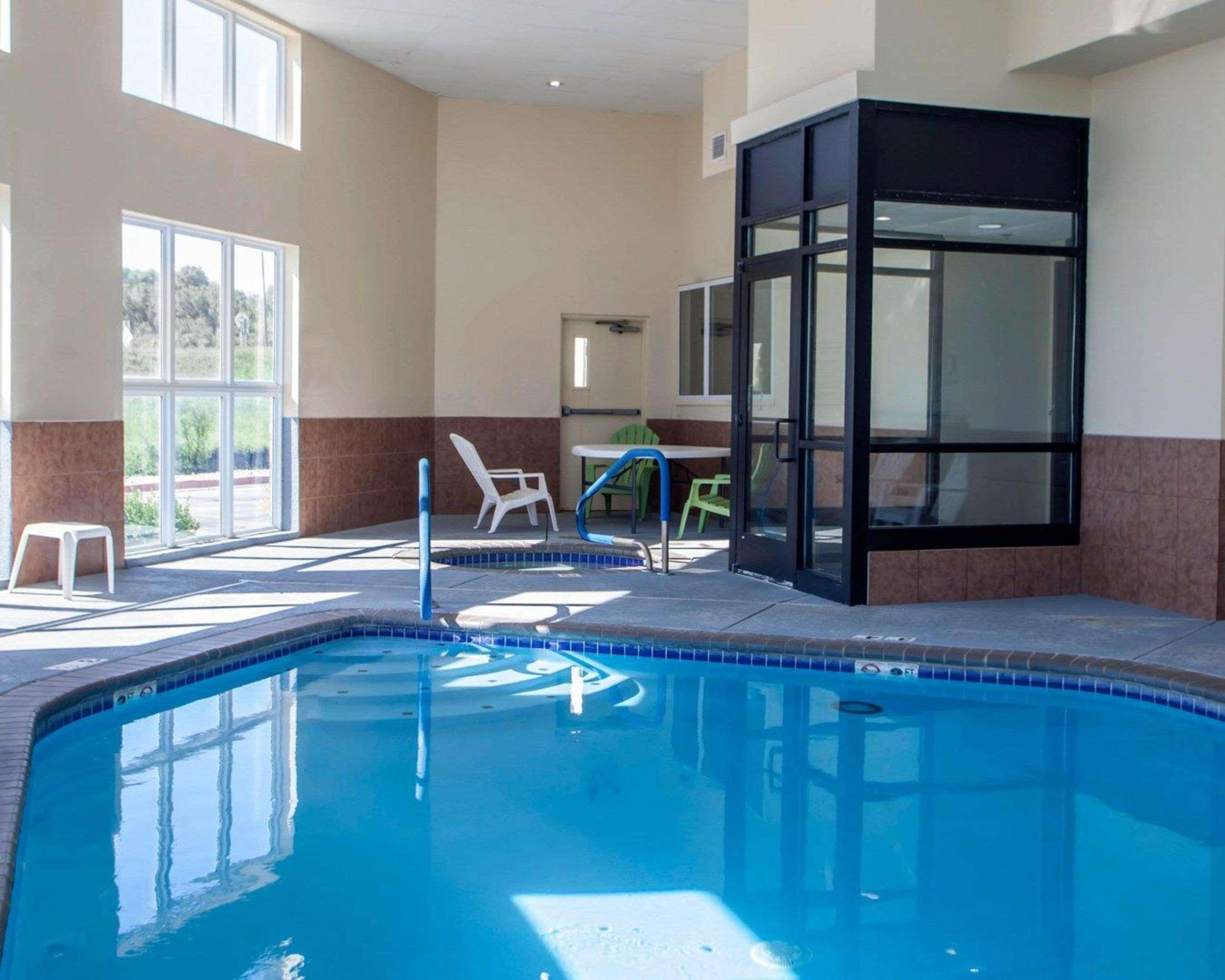Comfort Inn & Suites Harrisonville Екстериор снимка