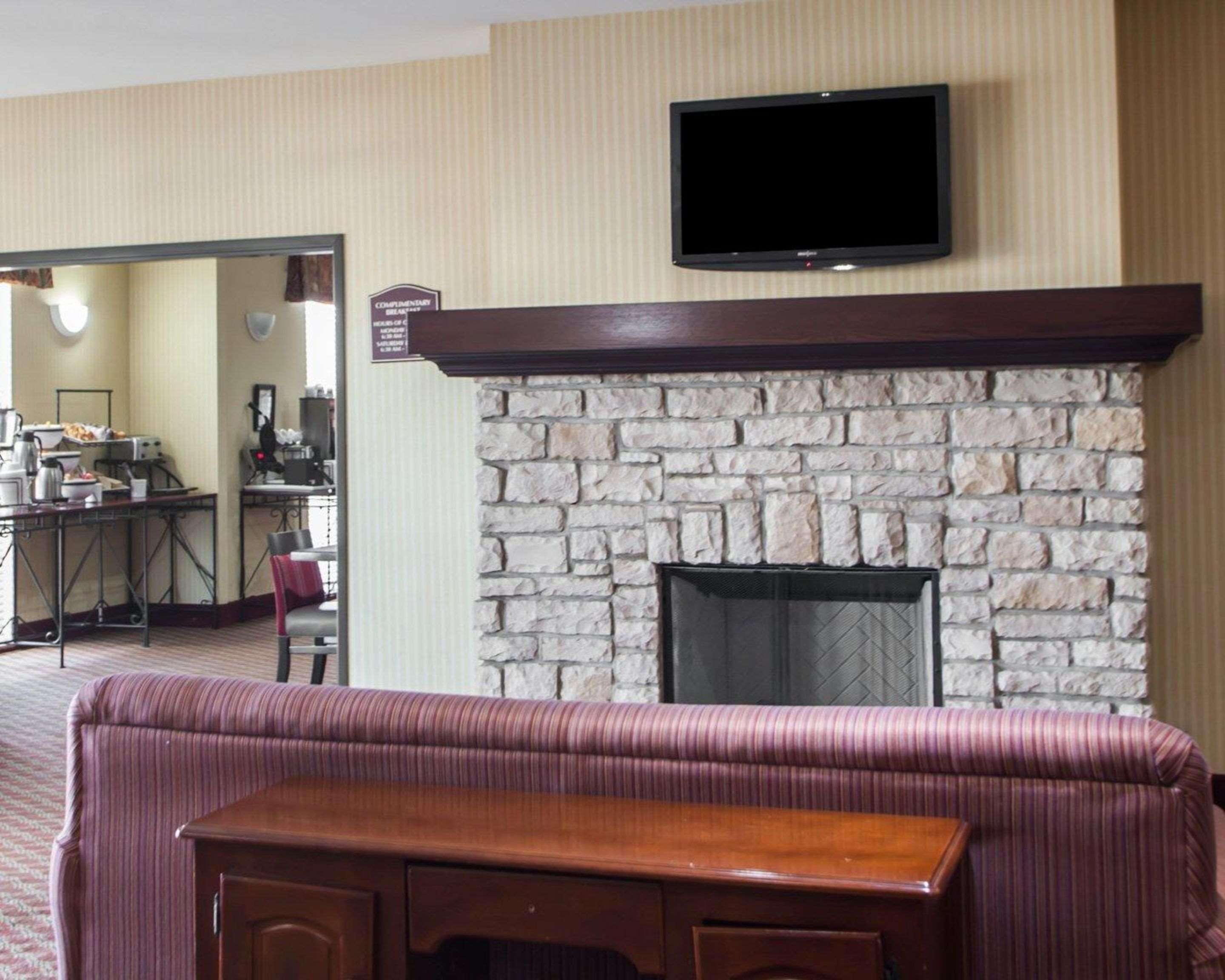 Comfort Inn & Suites Harrisonville Екстериор снимка