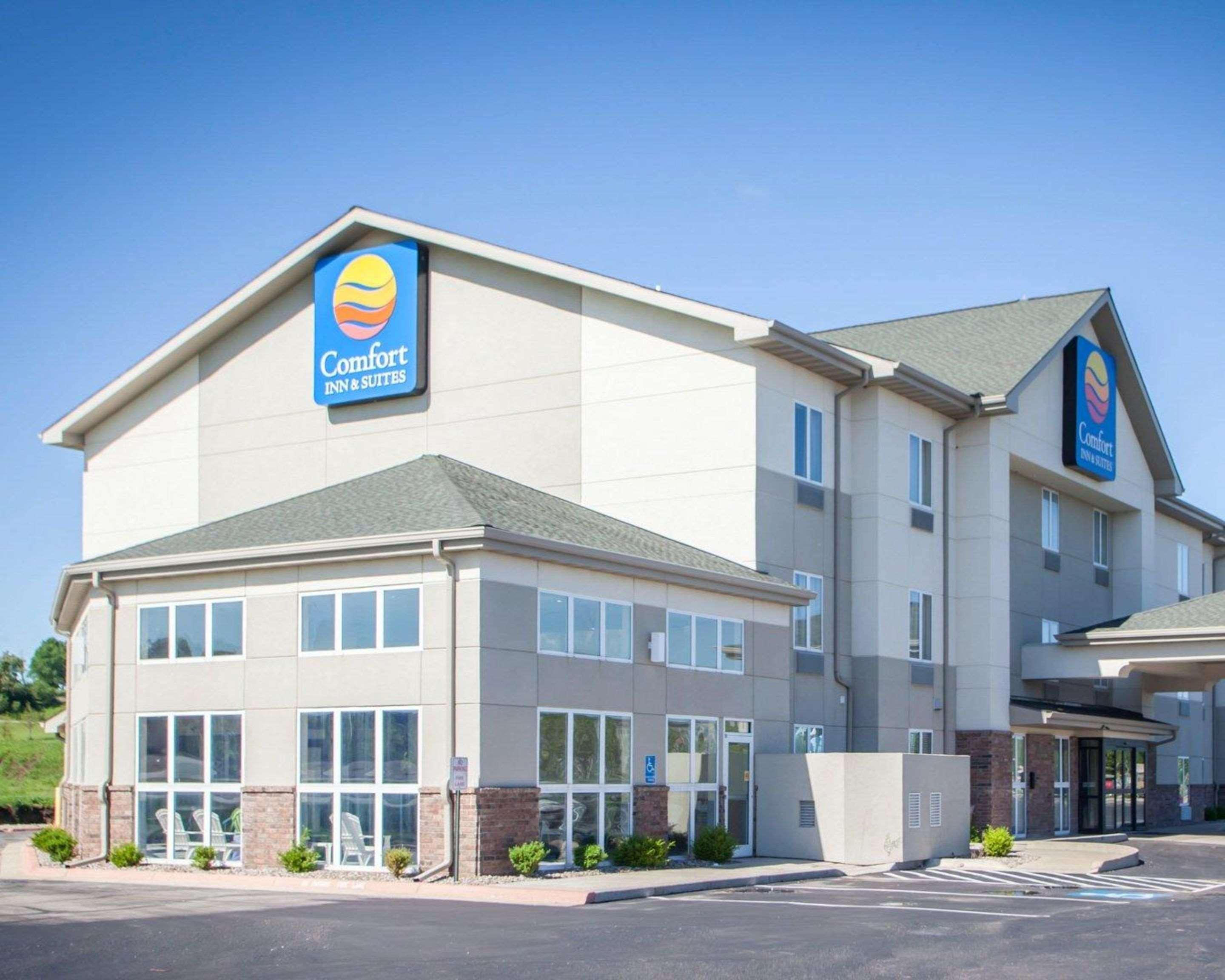 Comfort Inn & Suites Harrisonville Екстериор снимка