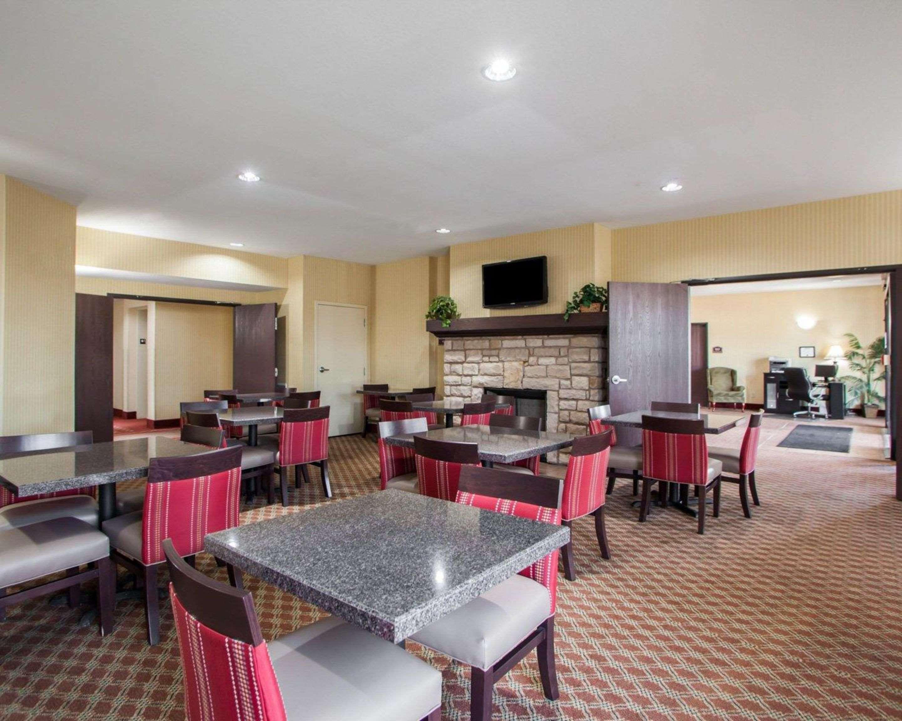 Comfort Inn & Suites Harrisonville Екстериор снимка