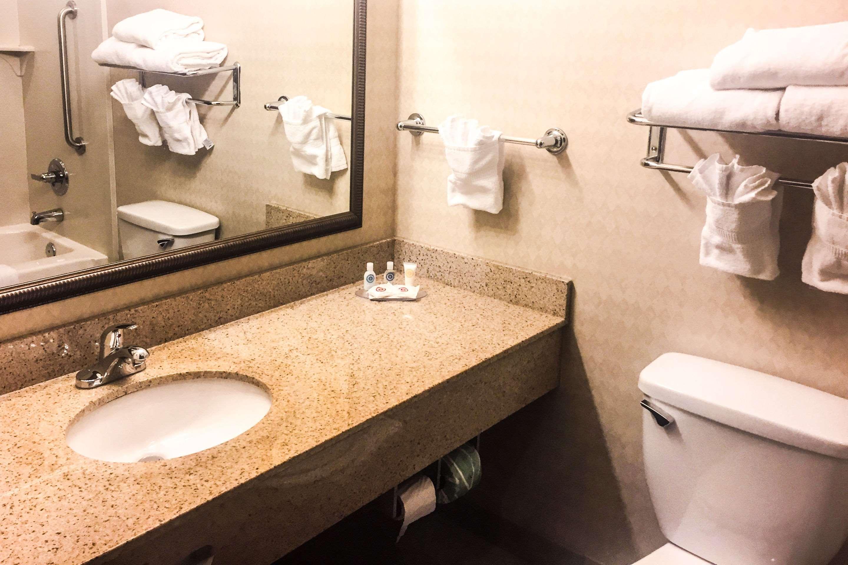 Comfort Inn & Suites Harrisonville Екстериор снимка