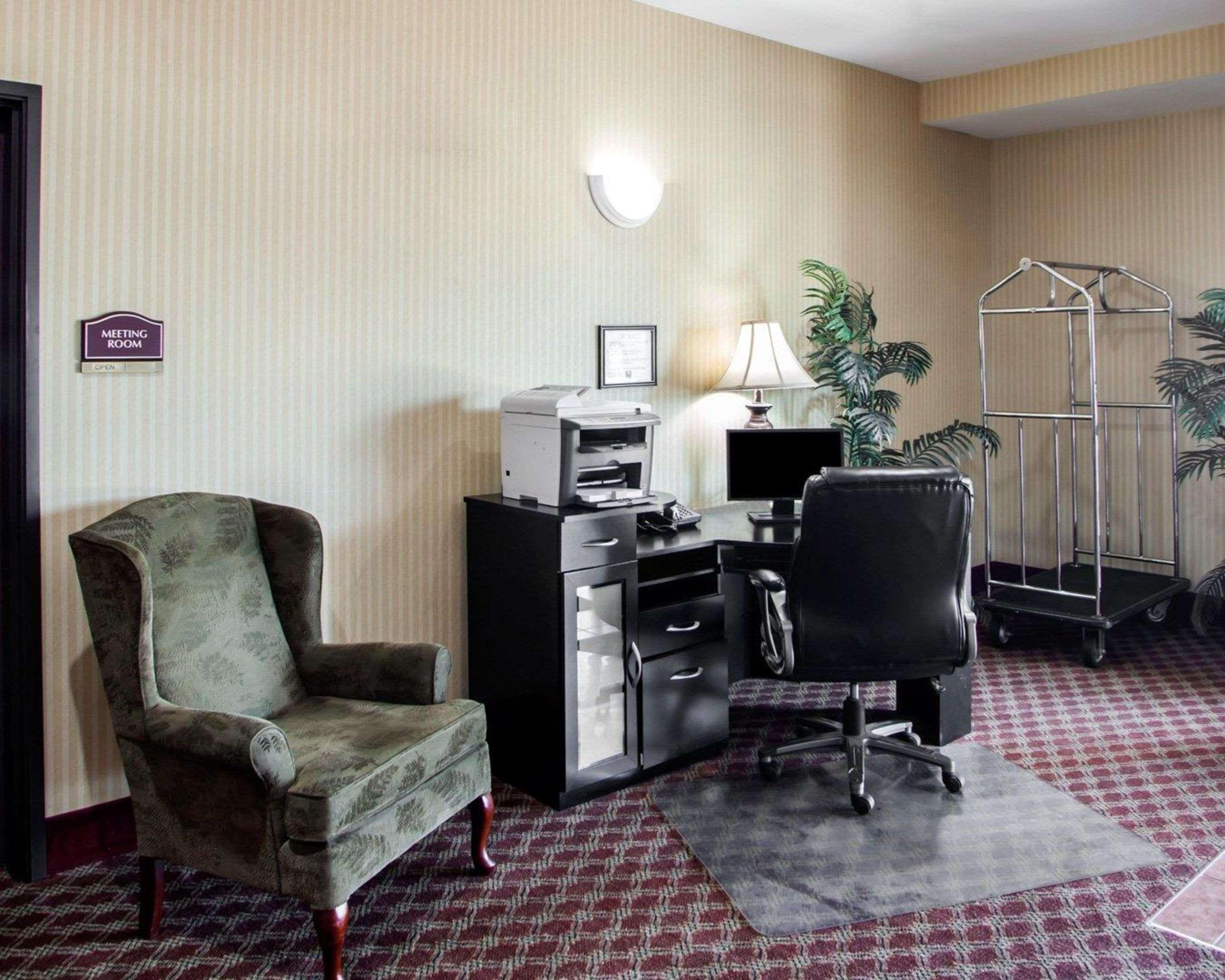 Comfort Inn & Suites Harrisonville Екстериор снимка