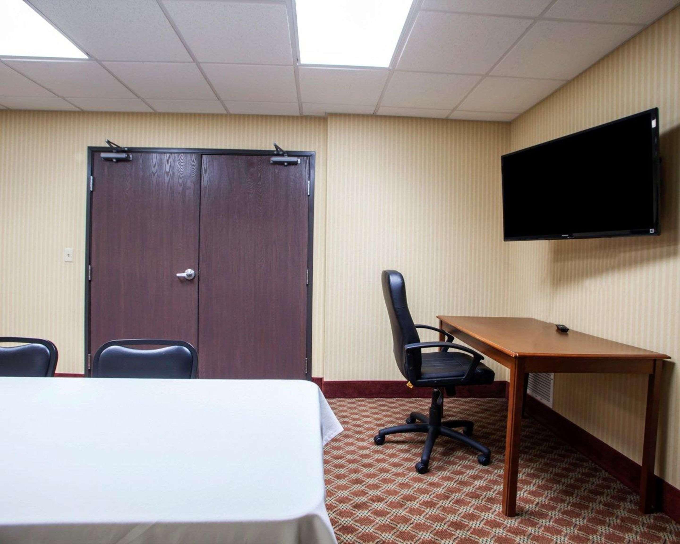 Comfort Inn & Suites Harrisonville Екстериор снимка